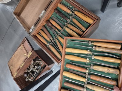 Lot 666 - A wooden-cased set of carving chisels and a...