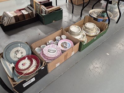 Lot 689 - Various vintage dinnerwares and a mixed...