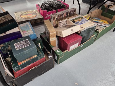 Lot 698 - A large collection of modern jigsaw puzzles,...