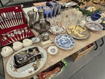 Lot 720 - A king's pattern cutlery set, pewter tankards,...