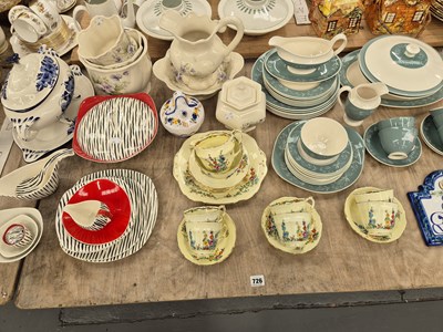 Lot 726 - A retro Carltonware part dinner set, other tea...