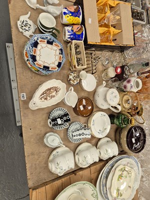 Lot 737 - A group of decorative china and glassware, etc.