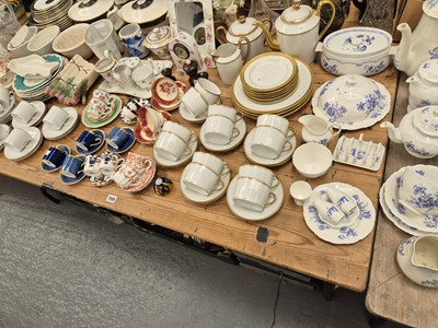 Lot 759 - A majolica asparagus drainer, a gilt rim...