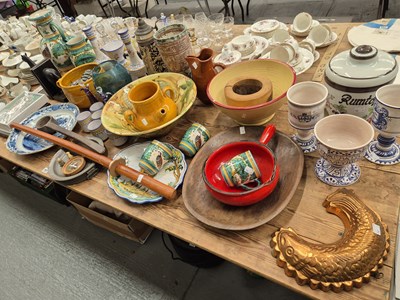 Lot 781 - An 18th century Delft bowl, later Delft...