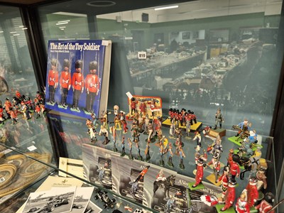 Lot 810 - A collection of die-cast military figures