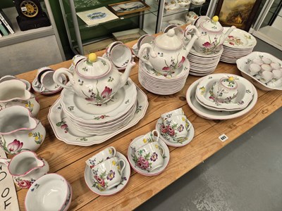 Lot 885 - An extensive pottery dinner and tea service