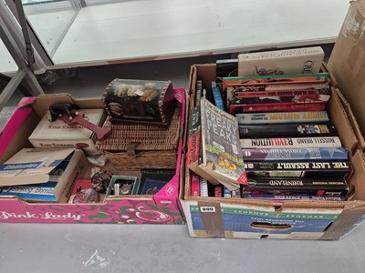 Lot 890 - A box of unopened retail packs of vintage...
