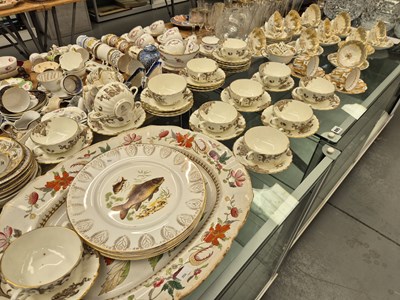 Lot 895 - A Royal Worcester 'Dragon Sorrel' pattern part...