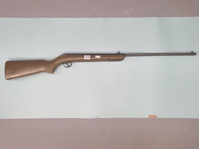 Lot 1234 - Air rifle. A vintage break-barreled air rifle