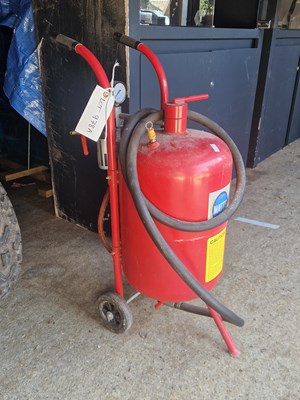 Lot 978A - A Mattis portable sandblaster with air hose...