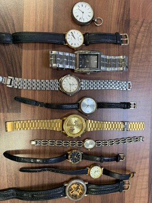 Lot 1144A - A 9ct gold cased Accurist watch, a small 935...