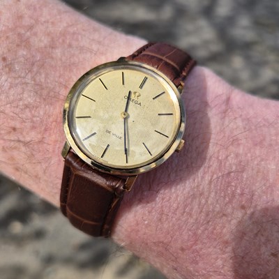 Lot 18 - A vintage 9ct gold Omega De Ville wristwatch....