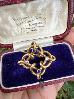 Lot 49 - A Victorian 15ct gold brooch set with...