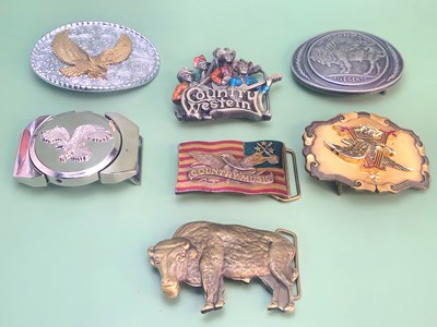 Lot 111 - A bold group of Western-themed belt buckles...