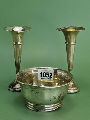 Lot 1052 - A silver bowl, Birmingham 1966, 74g, together...