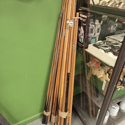Lot 520 - A large collection of snooker cues