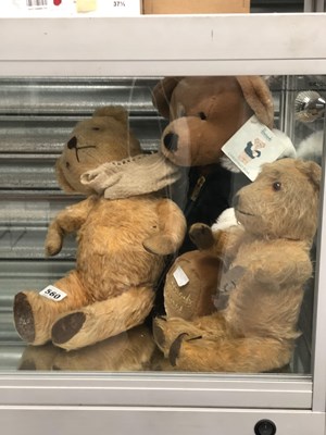 Lot 560 - Harrods and other teddy bears
