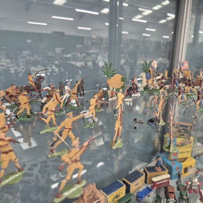 Lot 604 - A collection of painted tin plate soldiers and...