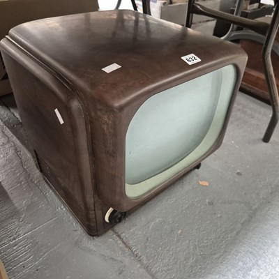 Lot 632 - A brown bakelite cased television set