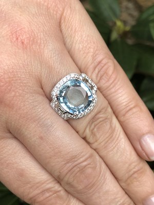 Lot 1118 - An 18ct white gold ring set with a large...