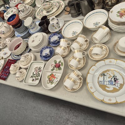 Lot 639 - Wedgwood, Copeland and Royal Grafton coffee...