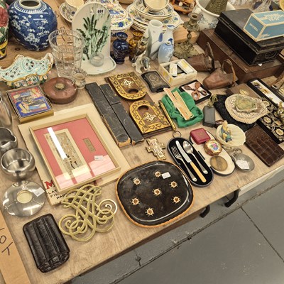 Lot 691 - A Stevegraph, a bookslide, handbags, slide...