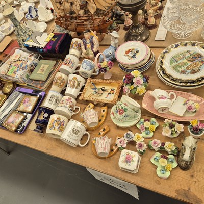 Lot 774 - A large quantity of decorative plates,...