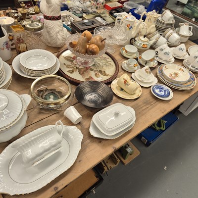 Lot 776 - A Polish porcelain dinner set, various tea...