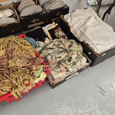 Lot 786 - Tasselled curtain tie backs, table linen and...