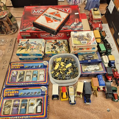 Lot 830 - Board games, boxes of Airfix soldiers, die...