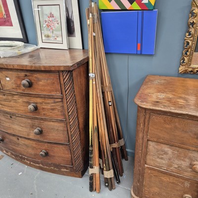 Lot 15 - A large collection of vintage snooker cues and...