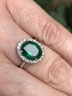 Lot 1112 - Certificated 18ct hallmarked white gold oval...