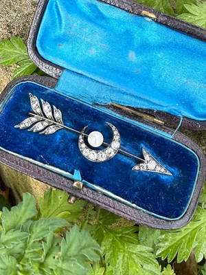 Lot 125 - An antique diamond and pearl set brooch, in...