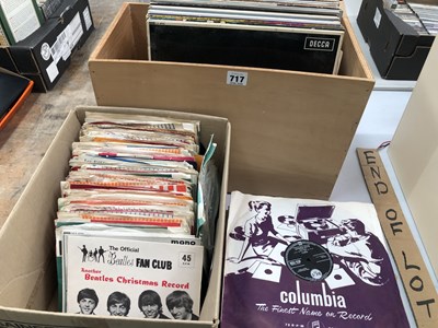 Lot 717 - Pop/Easy Listening, thirty-three LP records &...