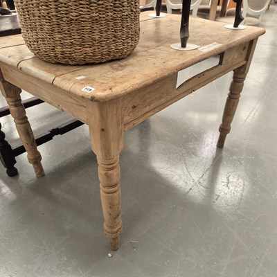Lot 120 - An antique pine kitchen table H 74 W 112 D 78cm