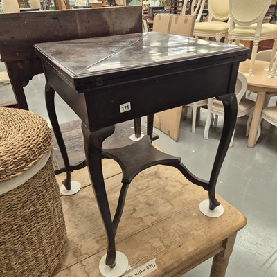 Lot 121 - An Edwardian mahogany envelope card table H 75...