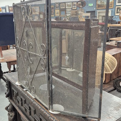Lot 206 - A triple dressing table mirror and a spark gaurd