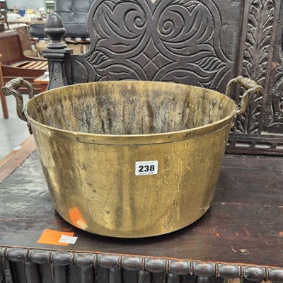 Lot 238 - A cast brass jam pan