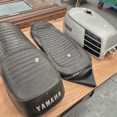 Lot 857 - Yamaha fuel tank, seat with new cover