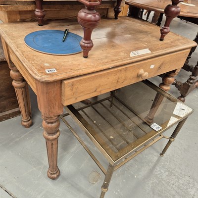 Lot 265 - A small Victorian writing table H 67 W 91 D 51cm