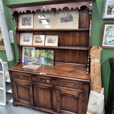 Lot 280 - A good bespoke Georgian-style oak dresser and...