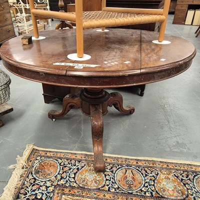 Lot 285 - A Victorian mahogany breakfast table H 71 Ø 116cm