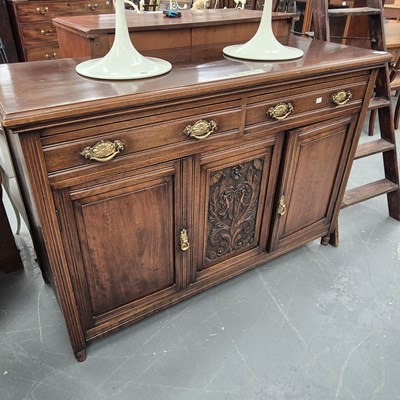 Lot 288 - A late Victorian walnut sideboard H 93 W 137 D...