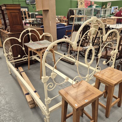 Lot 316 - A Victorian-style iron double bed H 140 W 140...