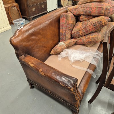 Lot 364 - A large early 20th century leather upholstered...