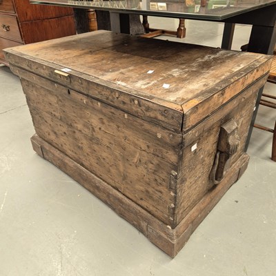 Lot 368 - A large pine carpenter's chest H 56 W 94 D 58cm