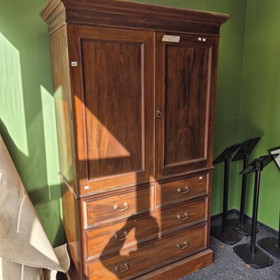 Lot 423 - A late Victorian mahogany linen press H 210 W...