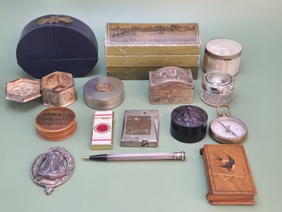 Lot 1401 - A collection of small boxes together with two...