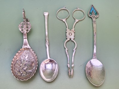 Lot 1406 - An Omar Ramsden silver tea spoon, a pair of...