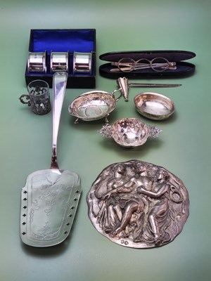 Lot 1407 - A cased set of three silver napkin rings, a...